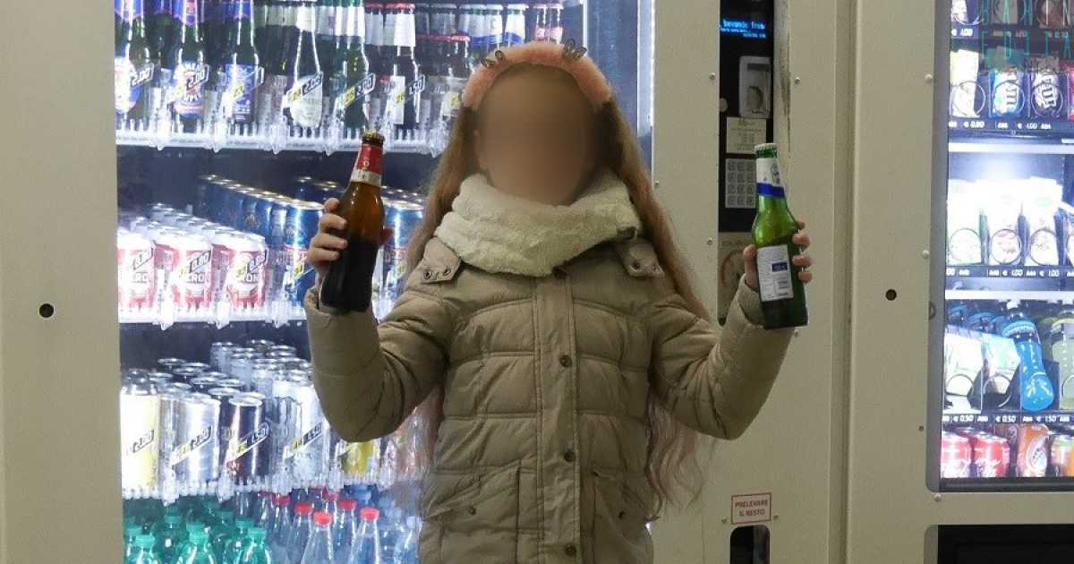 Bari, Santo Spirito: distributore automatico eroga birre anche ai minorenni. Video